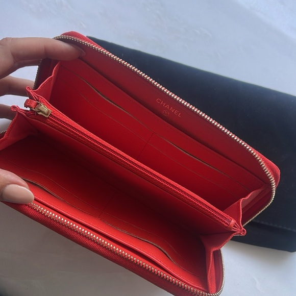 Brand new Chanel wallet - Picture 3 of 3